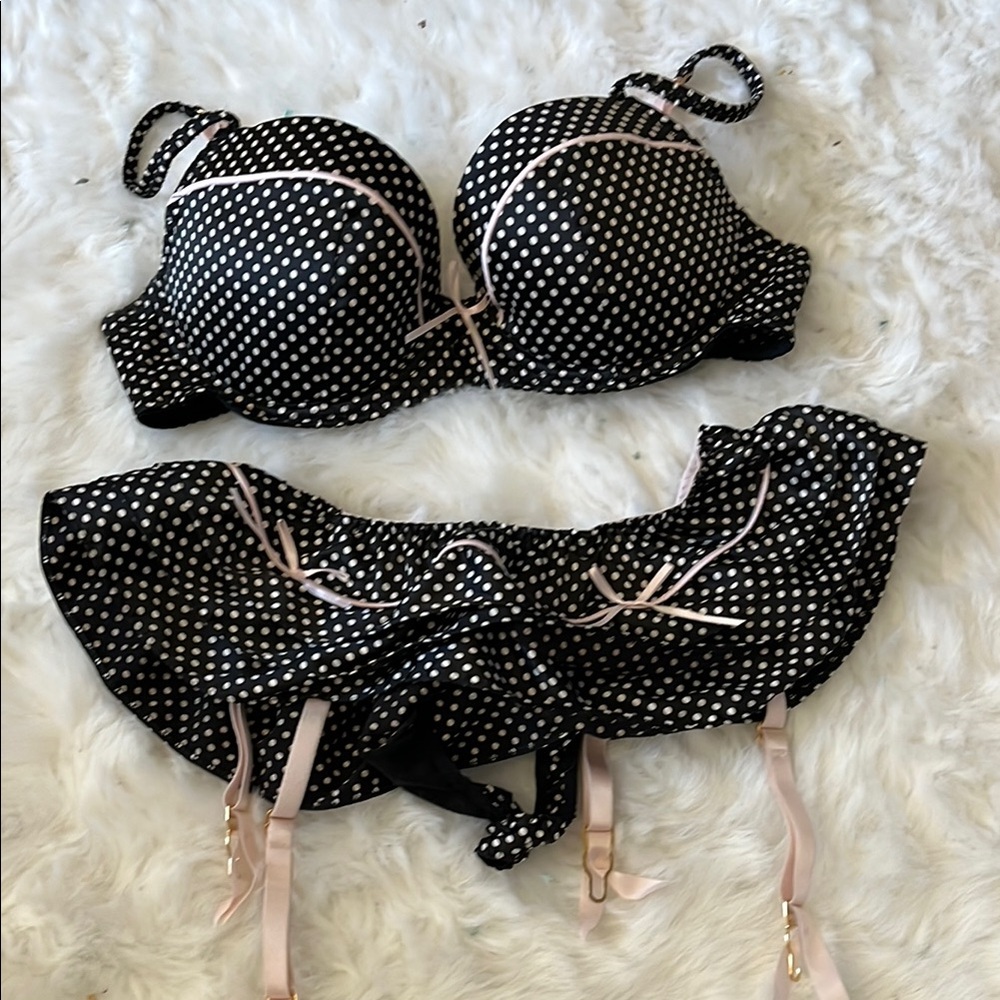 Victoria’s Secret sexy little things set 34d, S